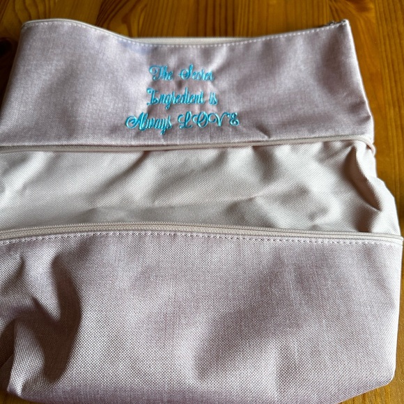 Expandable Thirty-one tote or makeup bag. - Picture 2 of 3